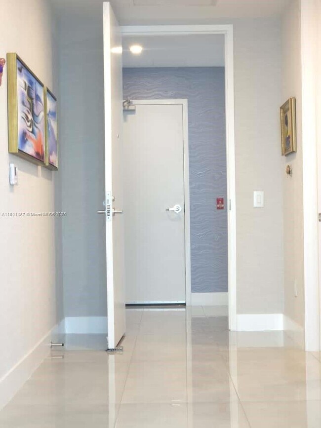 Building Photo - 17550 Collins Ave