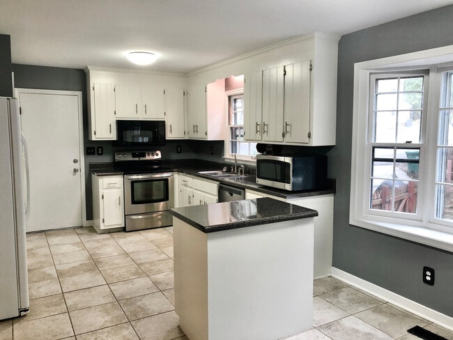 Building Photo - 1146 Somerville Grove Terrace