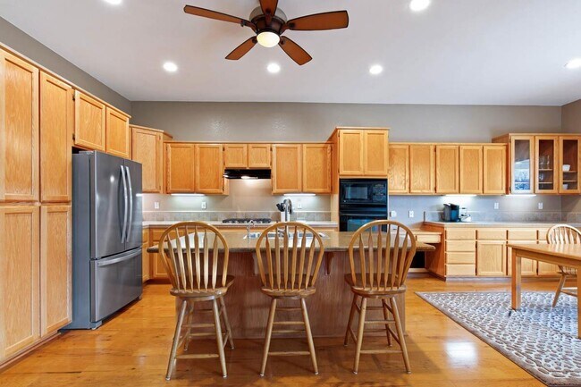 Building Photo - 3260 Mount Tamalpais Dr
