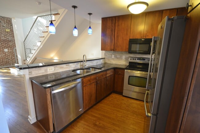 Building Photo - 142 Moreland Ave SE