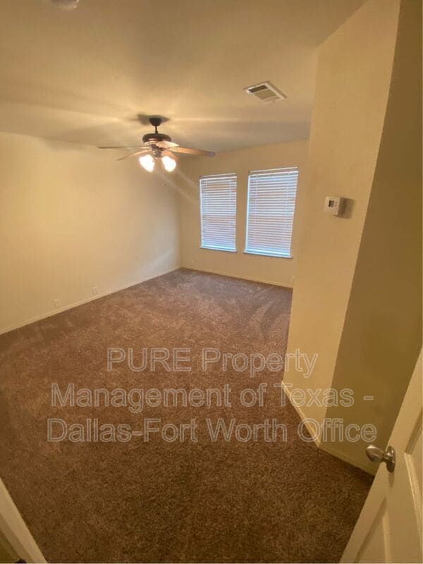 Building Photo - 2734 Hyde Park Dr