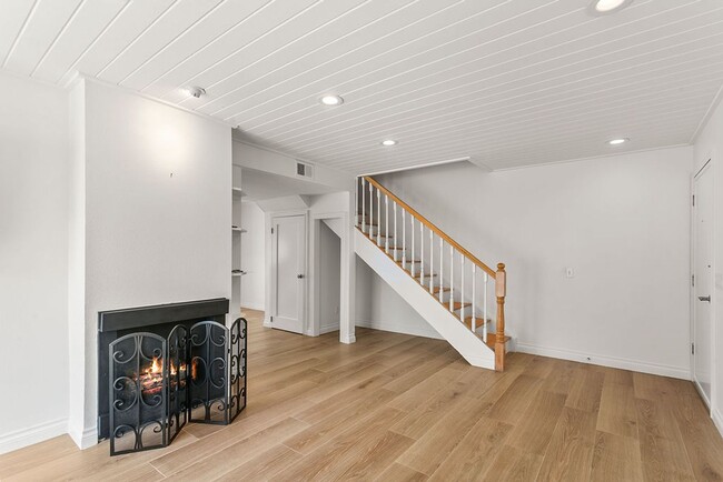Building Photo - End-Unit Townhouse in Prime Newport Beach ...