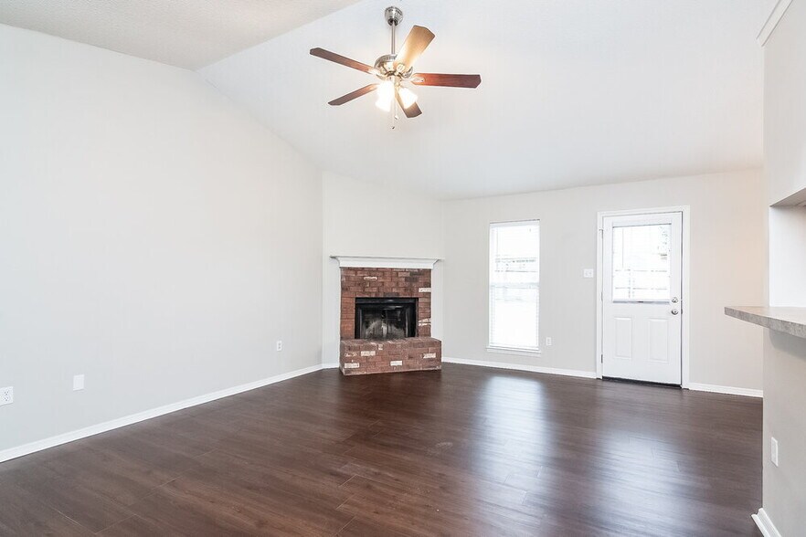 Building Photo - 10102 Williford Dr