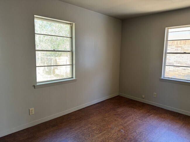 Building Photo - 616 Jeanette Ave