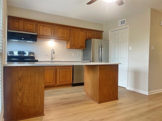 Primary Photo - 1311 Antoine Dr