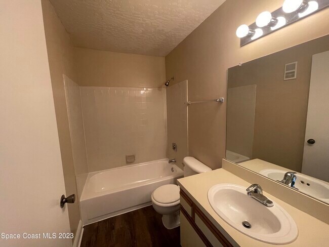 Building Photo - 7667 N Wickham Rd