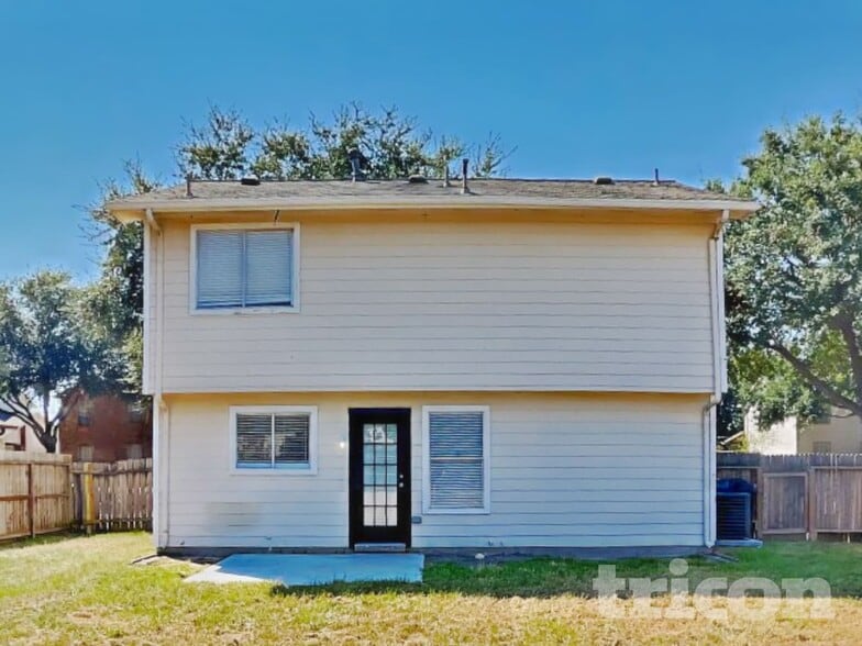 Building Photo - 12844 Edgewood Park Dr