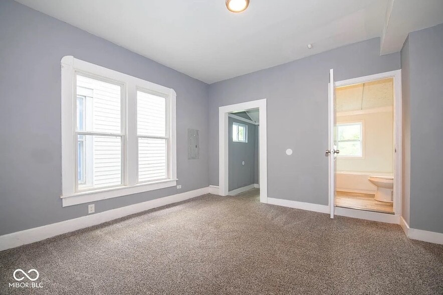 Building Photo - 246 N Beville Ave