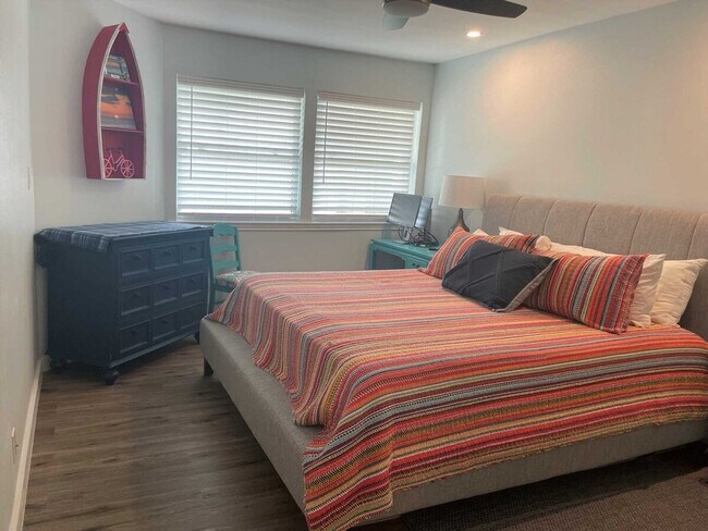 Building Photo - 200 Padre Blvd