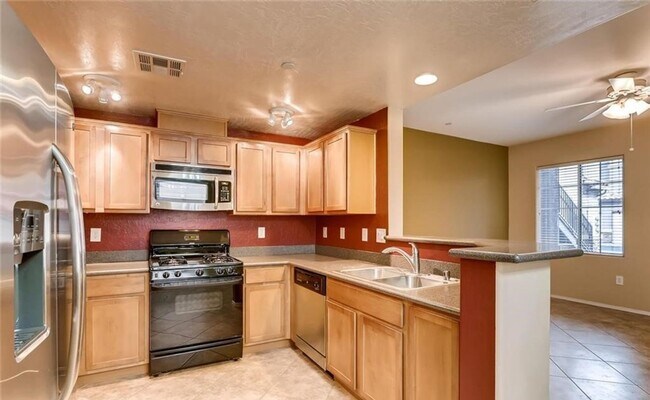 Building Photo - STUNNING GATED CONDO UNIT 1ST FLOOR UNIT W...