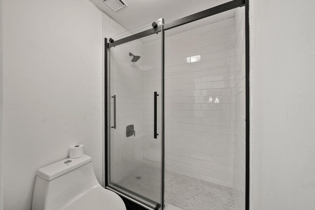 Building Photo - 465 Goldenwood Way