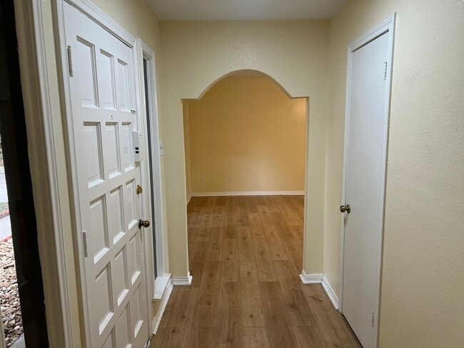 Building Photo - 3314 Kentwood Dr