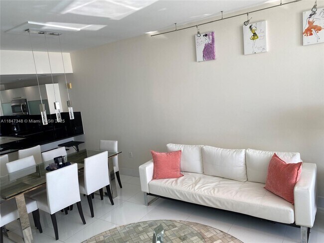 Building Photo - 17121 Collins Ave