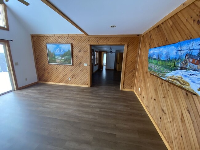 Building Photo - 390 Fall Creek Meadows Ln