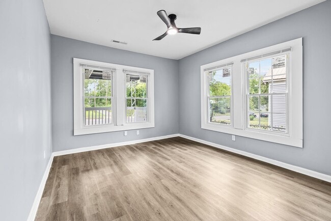 Building Photo - Newly Renovated 4 Bedroom 2 Bathroom Home