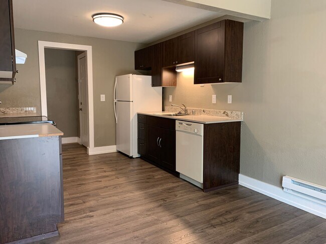 Building Photo - 2 Bedroom/1bath in Tacoma - 4Plex