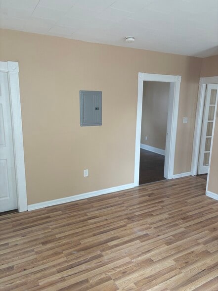 Double parlor - 121 Bonney St