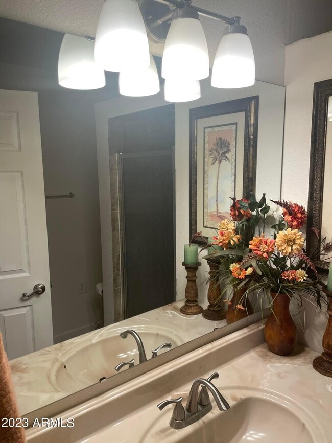 Building Photo - 1308 E Monroe St