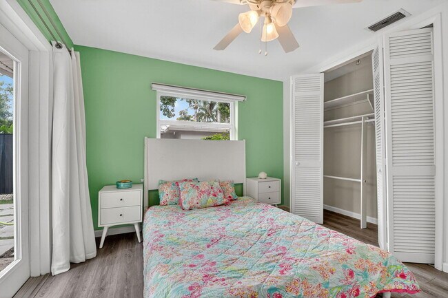 Building Photo - 113 Park Ln E