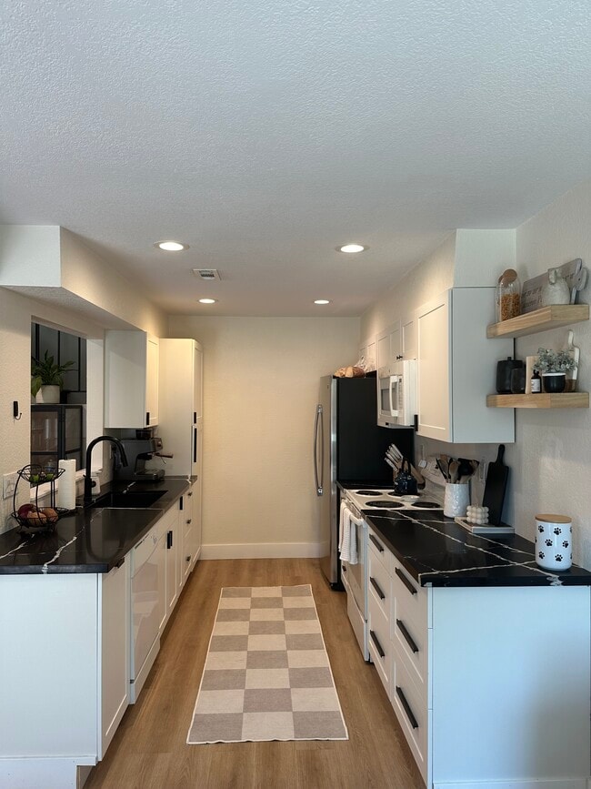 Building Photo - 2851 Hotchkiss Ct