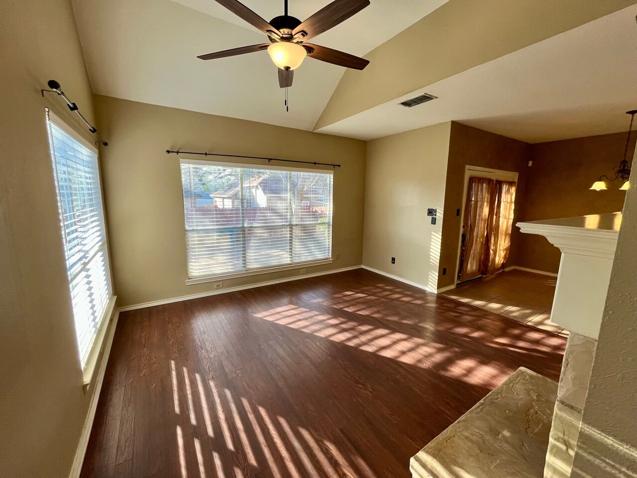 Building Photo - 5810 Spring Sq