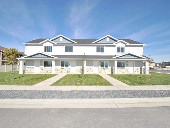 Building Photo - 2333 N 3900 W