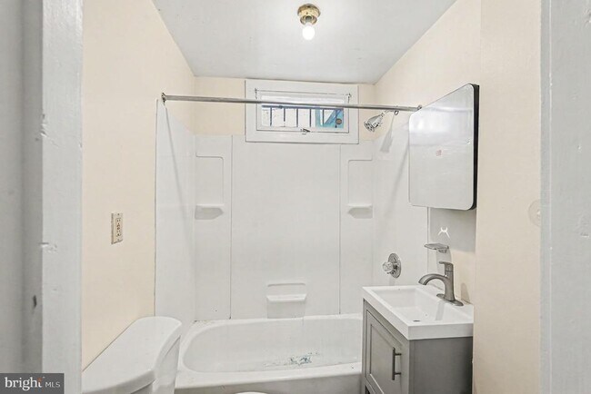 Building Photo - 229 S Fremont Ave