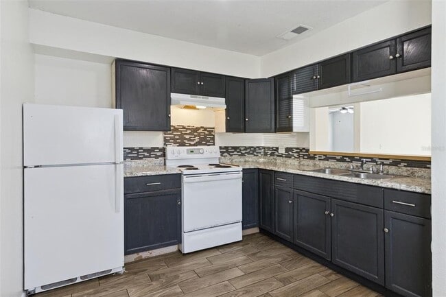 Building Photo - 1336 Fairway Dr