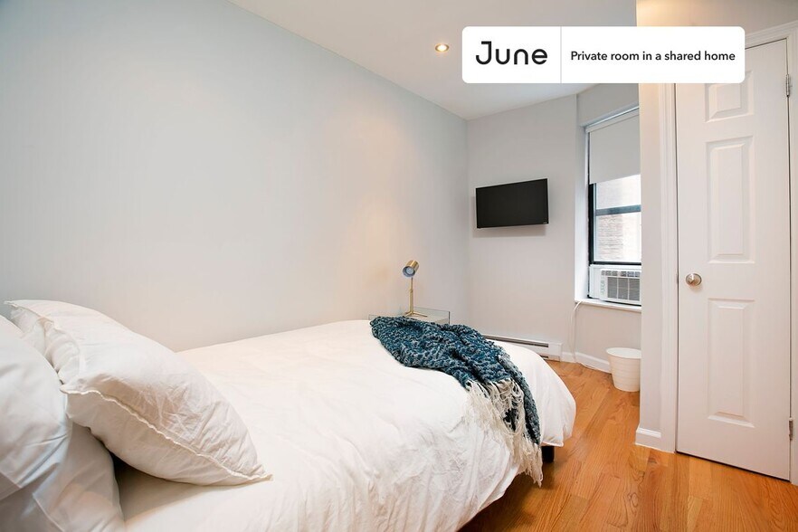 Primary Photo - Private bedroom in 3 bed/1 bath Home