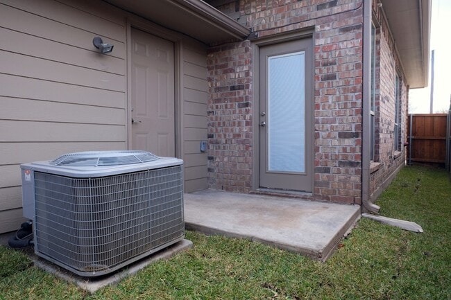 Building Photo - 3003 Allister St