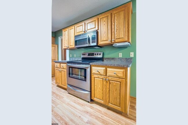 Building Photo - 9241 Upland Ln N