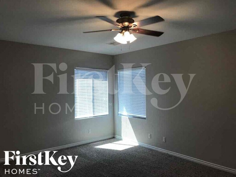 Building Photo - 28 Delighted Ave