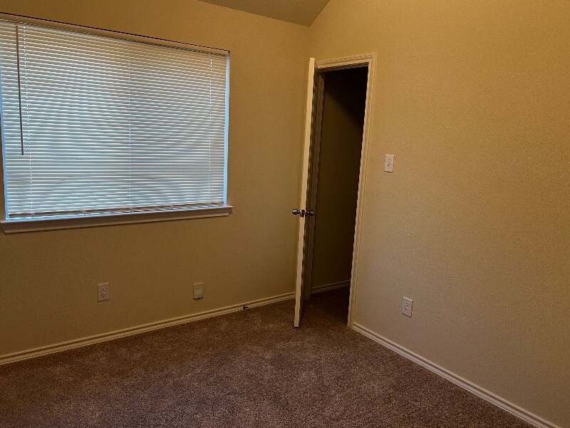 Building Photo - 417 Greenhaven Dr
