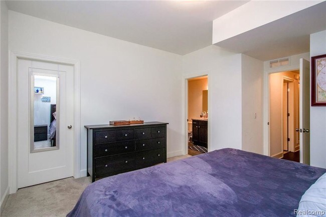 Building Photo - 1220 Diamond Court