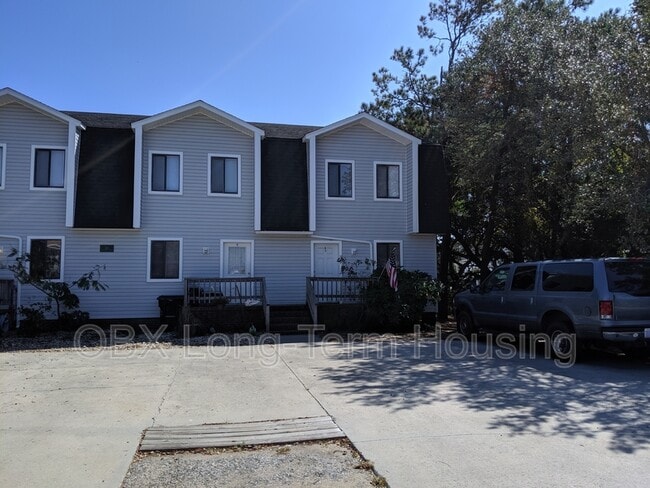 Building Photo - 207 Pine Grove Trail