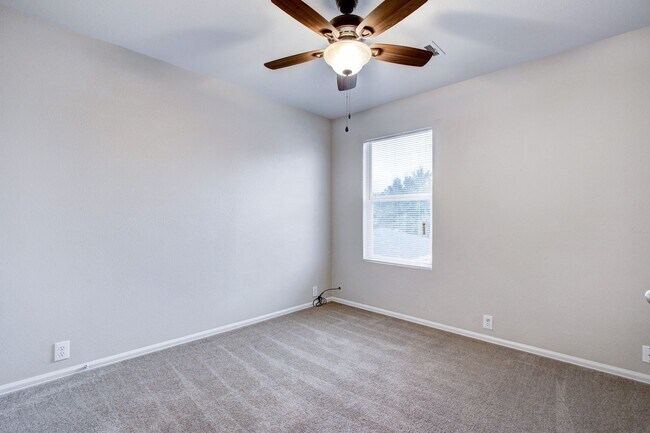 Building Photo - ***MOVE-IN SPECIAL: ONE WEEK FREE***3-Bedroom Townhouse with Open Floor Plan and Spacious Backyar...