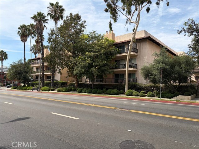Building Photo - 1127 E Del Mar Blvd
