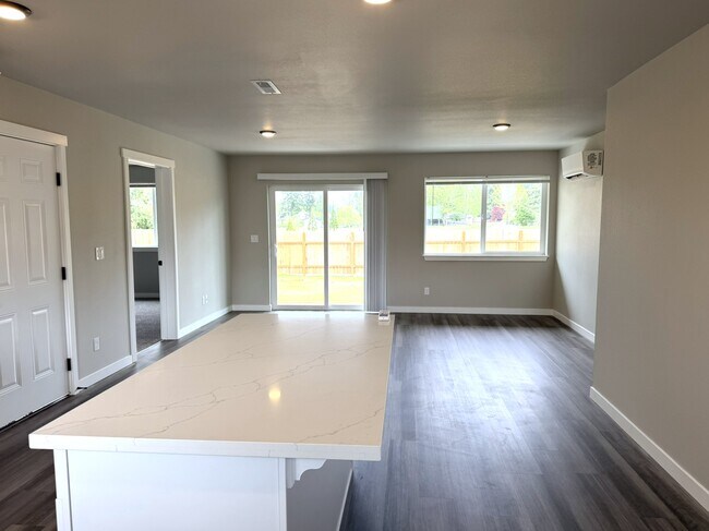 Building Photo - 4937 Sleater Kinney Rd NE