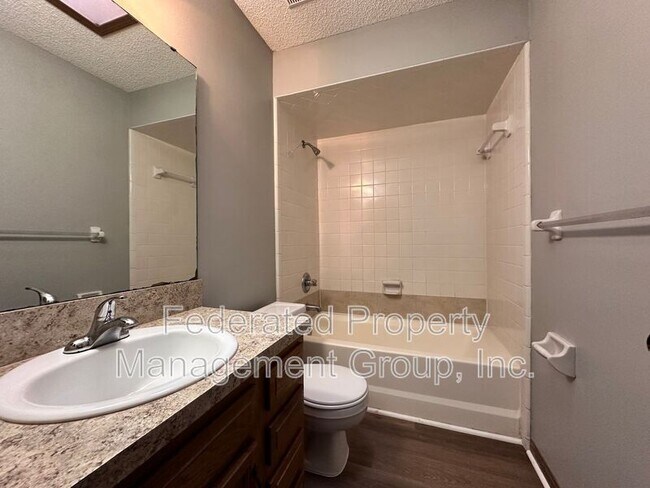 Building Photo - 1114 ROMAINE Cir W
