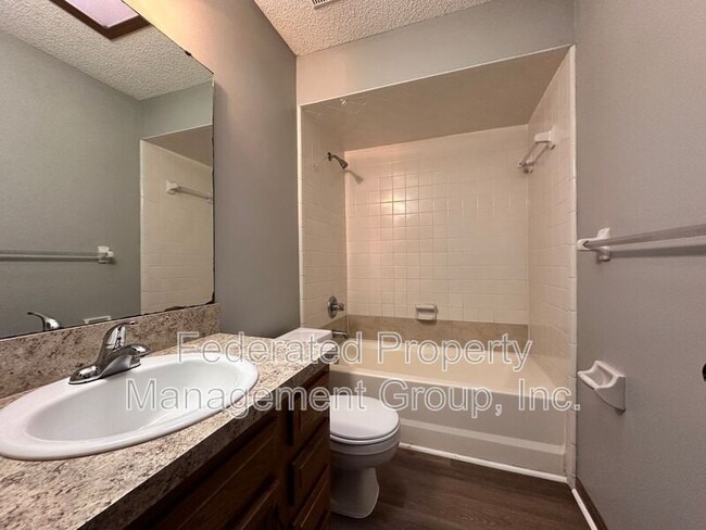 Building Photo - 1114 W Romaine Cir