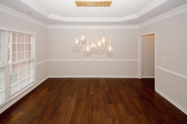 Building Photo - 1424 Shadowbrook Dr