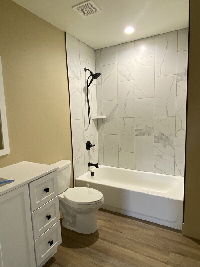 Building Photo - 2 Bedroom in Manitou - Prospect