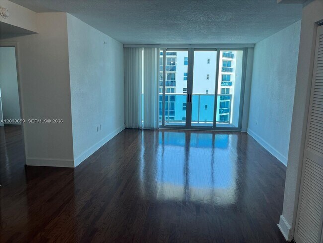 Building Photo - 7501 E Treasure Dr