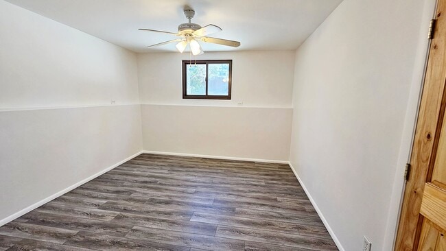 Building Photo - Beautiful 3 Bed, 2 Bath with a Bonus Room and Large Yard!
