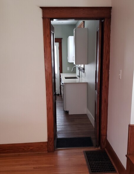 Kitchen - 1028 Highland Ave