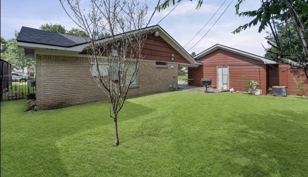 Building Photo - 3314 Blue Bonnet Blvd