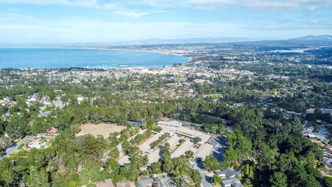 Building Photo - 751 Toyon Dr