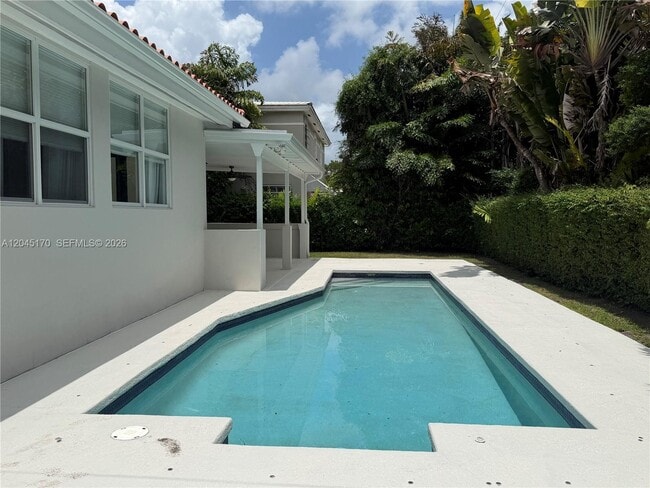 Building Photo - 1420 Baracoa Ave