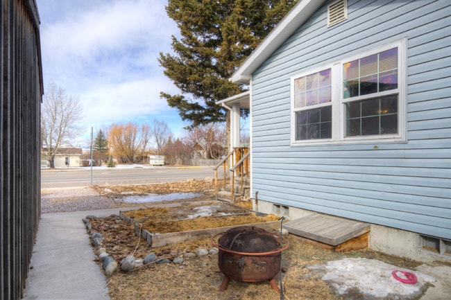 Building Photo - Comfort, Character & Extra Space