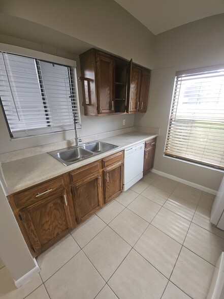 Building Photo - 4702 Capri Pl
